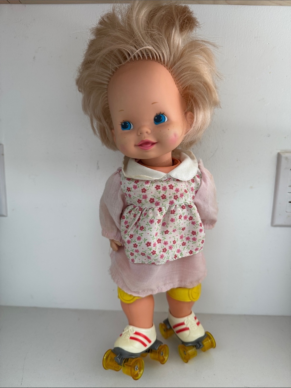 Wind up skating doll 80’s Mattel - works - roller skate baby doll toy